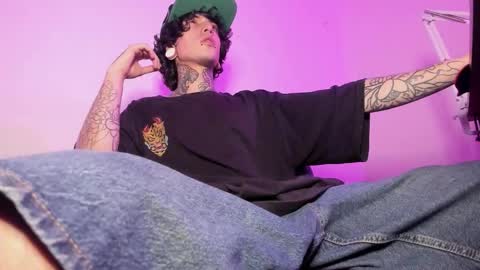 Snapshot of ethan_sykes chatting on 11-19-25, 03:17 Ethan sykes online show from 11-19-25, 03:17