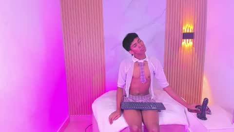 Snapshot of ethan_thouse chatting on 10-26-25, 07:20 ethan_thouse online show from 10-26-25, 07:20