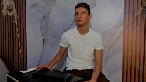 ethanhot_os online show from 04-12-26, 11:43