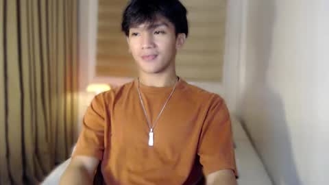 Snapshot of etherealboytoy4hire chatting on 12-01-25, 11:37 Rey online show from 12-01-25, 11:37