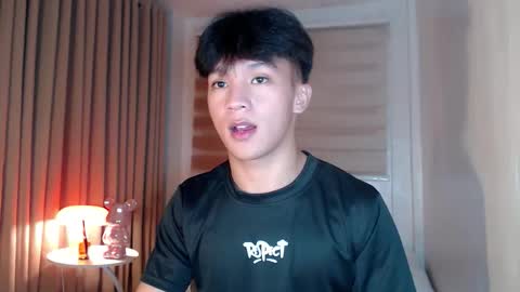 Rey online show from 04-24-26, 03:03