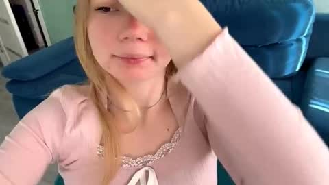 Snapshot of eugenakhouri chatting on 09-26-25, 05:22 Lana online show from 09-26-25, 05:22