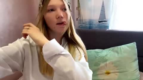 Snapshot of eugenakhouri chatting on 09-28-25, 06:19 Lana online show from 09-28-25, 06:19