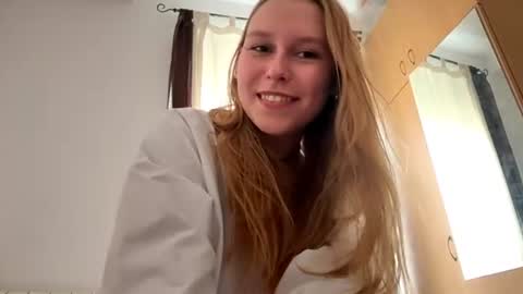 Snapshot of eugenierickel chatting on 06-09-26, 03:23 Alice online show from 06-09-26, 03:23