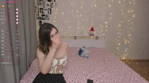 Veronica Tiia Lilith left to right online show from 01-29-25, 07:22