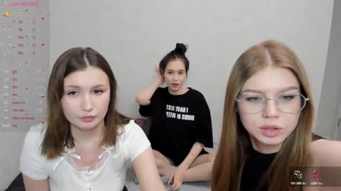 Veronica Tiia Lilith left to right online show from 02-16-25, 08:00