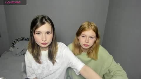 Veronica Tiia Lilith left to right online show from 10-10-25, 02:27