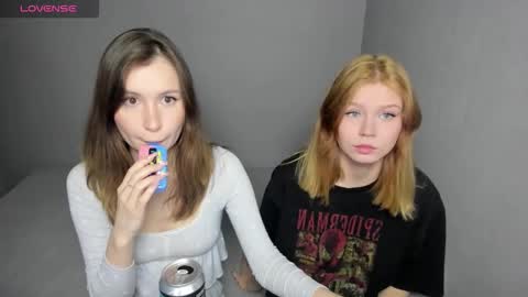 Veronica Tiia Lilith left to right online show from 10-22-25, 02:06