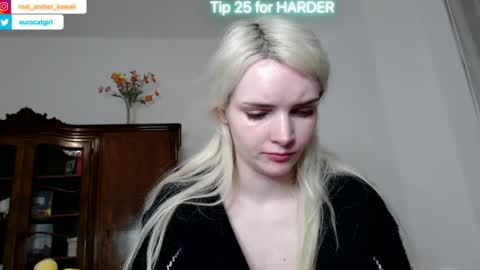 Snapshot of eurocatgirl chatting on 03-09-25, 08:21 Amber Kawaii online show from 03-09-25, 08:21