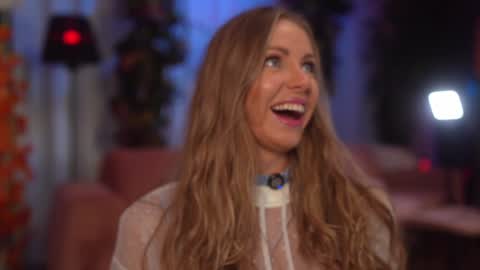 Snapshot of eva_fashionista chatting on 11-02-25, 08:00 Eva online show from 11-02-25, 08:00