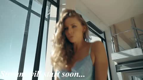 Snapshot of eva_fashionista chatting on 11-17-25, 08:14 Eva online show from 11-17-25, 08:14