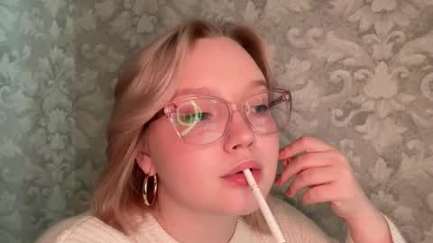 Snapshot of eva_kittenn chatting on 09-14-25, 04:11 eva_kittenn online show from 09-14-25, 04:11