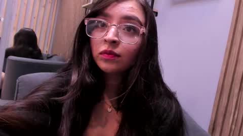 Angelinne online show from 10-25-25, 03:47