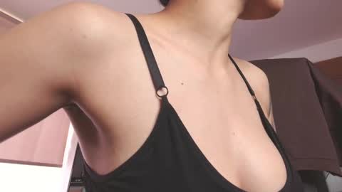 Snapshot of eva_monwalker chatting on 05-08-26, 01:05 Eva cute online show from 05-08-26, 01:05