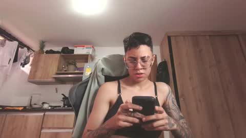 Snapshot of eva_monwalker chatting on 06-10-26, 01:21 Eva cute online show from 06-10-26, 01:21