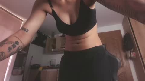 Snapshot of eva_monwalker chatting on 06-11-26, 01:09 Eva cute online show from 06-11-26, 01:09