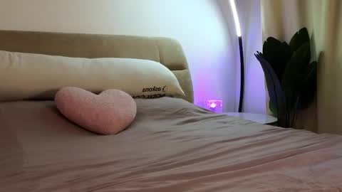Snapshot of eva_natsumi chatting on 03-05-25, 12:00 Eva online show from 03-05-25, 12:00