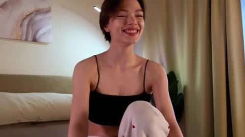 Snapshot of eva_natsumi chatting on 03-08-25, 12:41 Eva online show from 03-08-25, 12:41