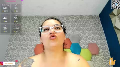 Snapshot of eva_rosse69 chatting on 02-05-25, 06:15 Eva online show from 02-05-25, 06:15