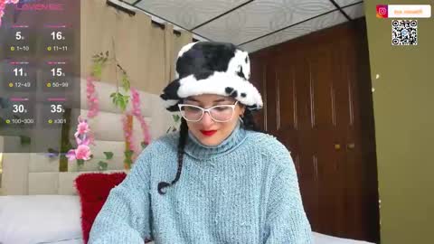 Snapshot of eva_rosse69 chatting on 10-10-25, 12:04 Eva online show from 10-10-25, 12:04