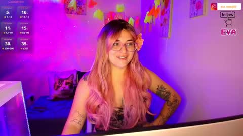 Snapshot of eva_rosse69 chatting on 11-24-25, 12:05 Eva online show from 11-24-25, 12:05