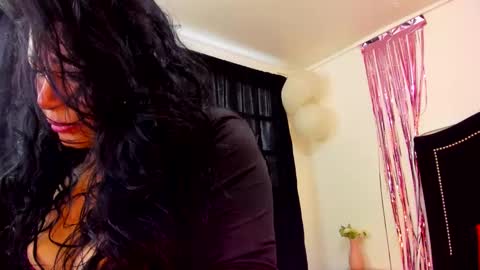 Snapshot of eva_royer69 chatting on 10-14-25, 01:12 Eva online show from 10-14-25, 01:12