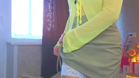 Hi there i am Eva and i wish create a nice community with you so join my Ticket Show for more pleasure online show from 06-09-26, 10:16
