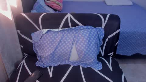 Snapshot of eva_xox chatting on 10-15-25, 01:44 Eva online show from 10-15-25, 01:44