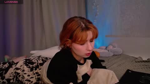Snapshot of evaa_moonn_ chatting on 12-18-25, 12:00 Eva online show from 12-18-25, 12:00