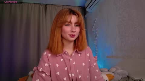 Snapshot of evaa_moonn_ chatting on 12-19-25, 05:42 Eva online show from 12-19-25, 05:42