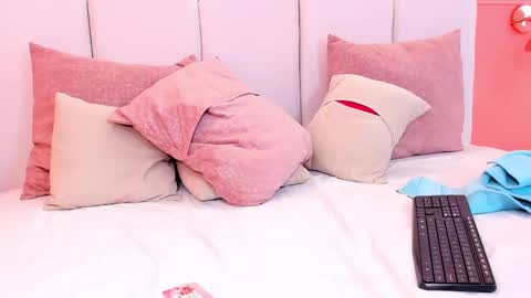 Snapshot of evaa_rose_ chatting on 02-17-25, 03:09 Eva online show from 02-17-25, 03:09