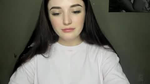 Snapshot of evaamillerr chatting on 01-13-25, 09:42 Eva online show from 01-13-25, 09:42