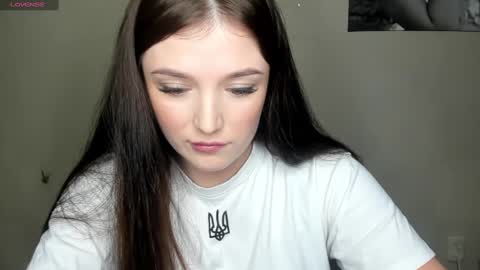 Snapshot of evaamillerr chatting on 01-21-25, 02:37 Eva online show from 01-21-25, 02:37