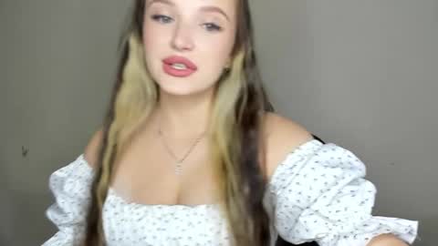 Snapshot of evaamillerr chatting on 11-03-25, 09:43 Eva online show from 11-03-25, 09:43