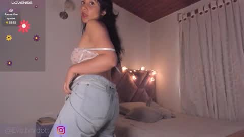 Snapshot of evabardot chatting on 11-11-25, 02:06 Eva Bardot online show from 11-11-25, 02:06