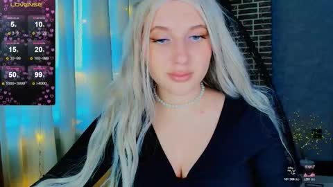 Snapshot of evacadooo chatting on 11-12-25, 05:19 Eva online show from 11-12-25, 05:19