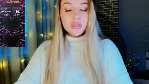 Snapshot of evacadooo chatting on 11-21-25, 02:32 Eva online show from 11-21-25, 02:32