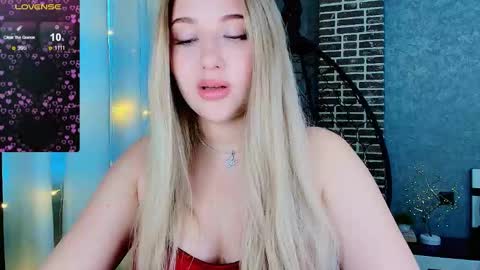 Snapshot of evacadooo chatting on 11-26-25, 04:57 Eva online show from 11-26-25, 04:57