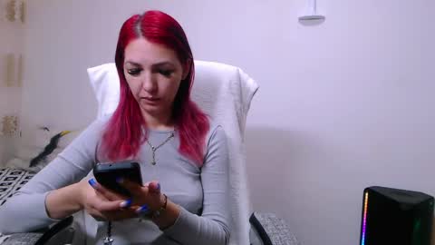 EvadesireONE online show from 05-12-26, 09:06