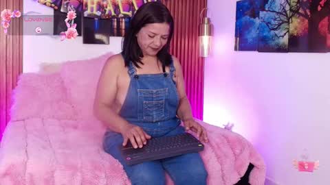 Snapshot of evagoddess_ chatting on 10-14-25, 07:36 EVA GODDESS online show from 10-14-25, 07:36