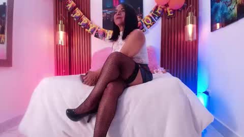 Snapshot of evagoddess_ chatting on 10-20-25, 07:58 EVA GODDESS online show from 10-20-25, 07:58