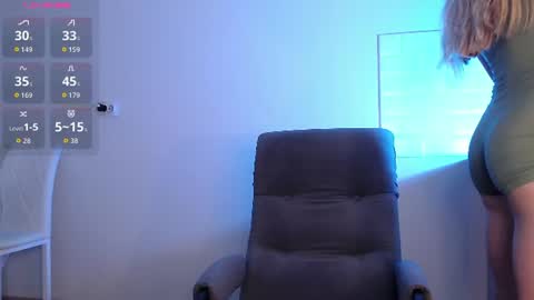 Snapshot of evahailey_ chatting on 06-19-26, 05:01 Eva online show from 06-19-26, 05:01