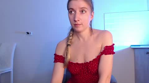 Snapshot of evahailey_ chatting on 06-25-26, 05:12 Eva online show from 06-25-26, 05:12
