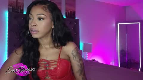 Snapshot of evajonez chatting on 12-19-25, 08:21 Eva online show from 12-19-25, 08:21