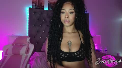 Snapshot of evajonez chatting on 04-17-26, 07:55 Eva online show from 04-17-26, 07:55