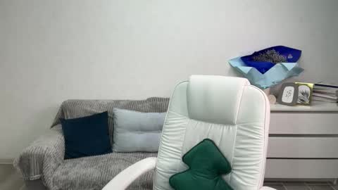 Eva online show from 11-25-25, 06:08