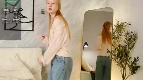 Snapshot of evamiler_ chatting on 11-11-25, 07:41 Liandra online show from 11-11-25, 07:41