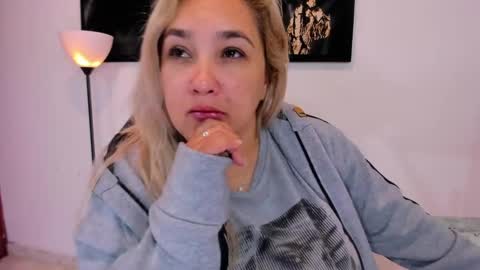  Eva  online show from 01-06-25, 12:57