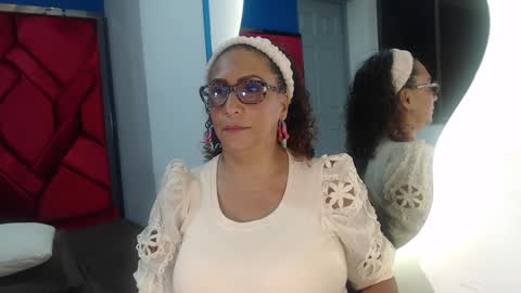 Snapshot of evamills1 chatting on 01-29-25, 07:32 Eva Mills online show from 01-29-25, 07:32