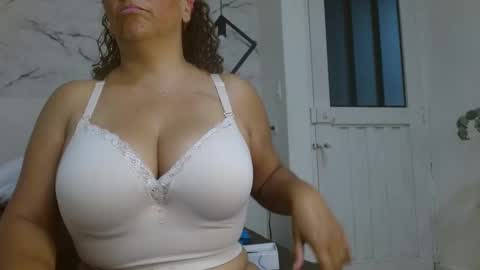 Snapshot of evamills1 chatting on 10-11-25, 08:40 Eva Mills online show from 10-11-25, 08:40